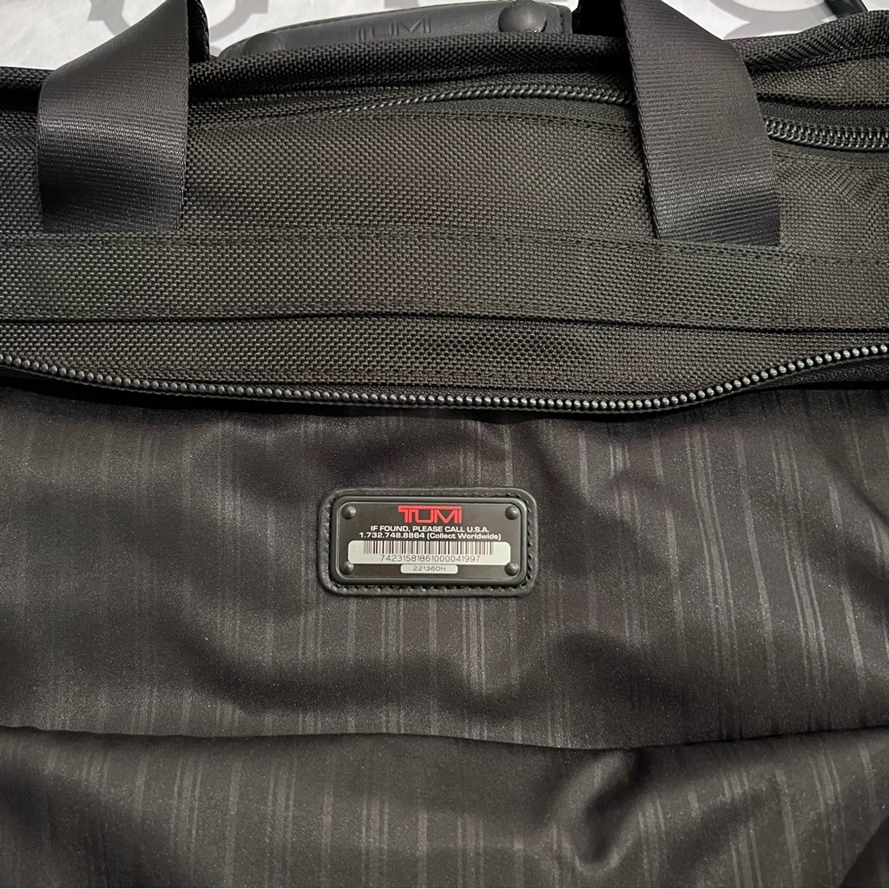 Tumi Alpha TriFold Garment Bag Black 22136dh Shoulde… Gem